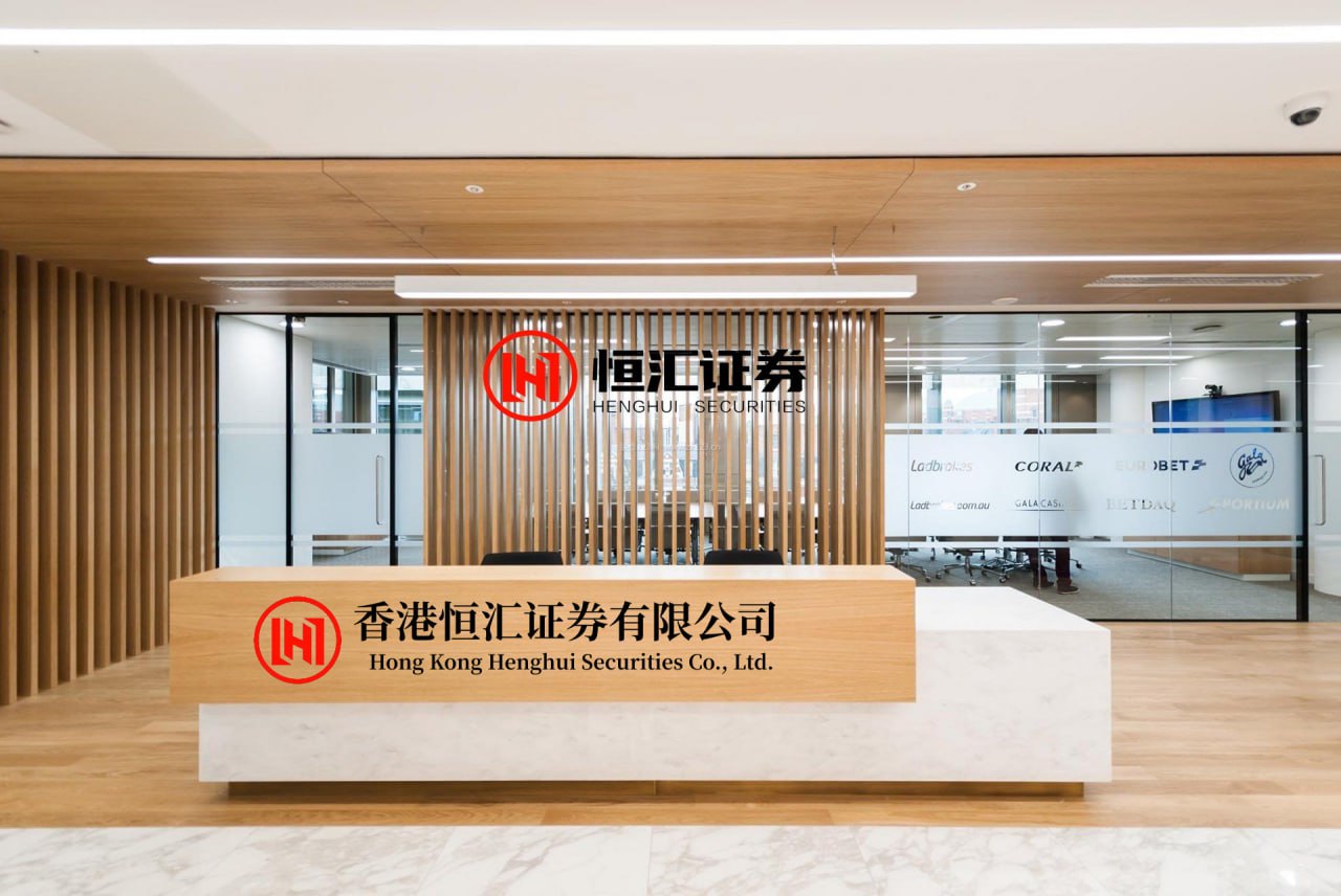 申银优配 美联储年内降息预期惨遭“清零”，黄金盘中逼近4500，白银一度重挫12%！